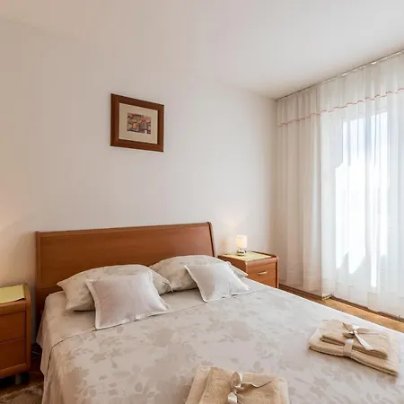 Neda - Charming And Comfy Apartment