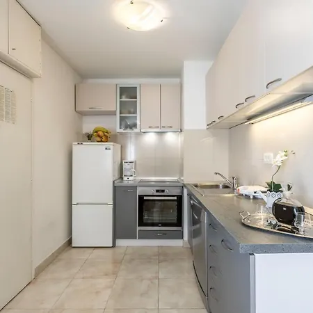 Neda - Charming And Comfy Apartment