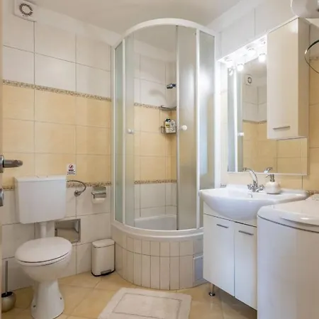 Neda - Charming And Comfy Apartment *